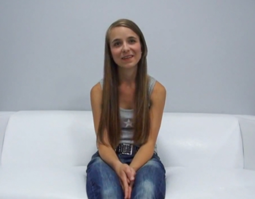 Чешская скромница удачно прошла кастинг, показав свои прелести и профессионализм в сексе