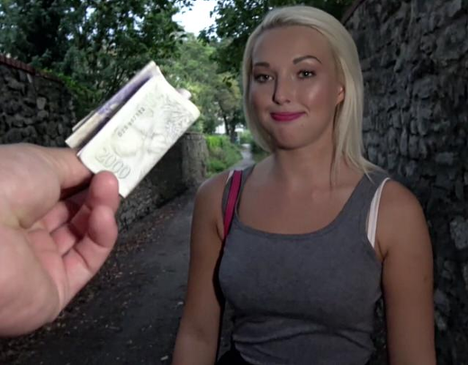 Девочку трахнули за деньги и спустили сперму в киску прямо на улице