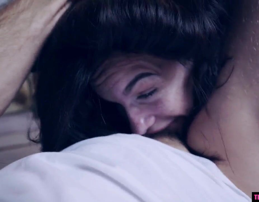 Шикарное порно виидео с конопатой малышкой котрую дерут большим членом