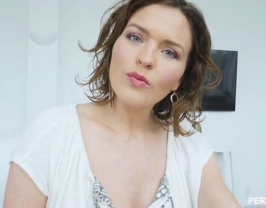 Сын спалил мамку полностью голой, а она оказалась совсем не против